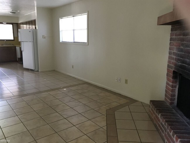 Foto del edificio - 2 br, 1 bath Duplex - 1208 Holik Dr B