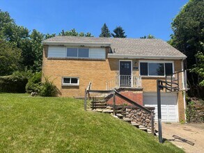 Building Photo - 127 St Croix Dr