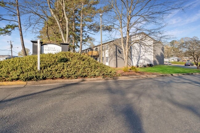 Building Photo - The Cove at Fairforest Apartments