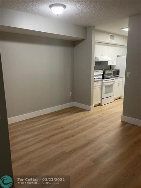 Foto del edificio - 4844 N State Rd 7