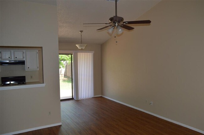 Foto del edificio - 619 Rollingway Dr