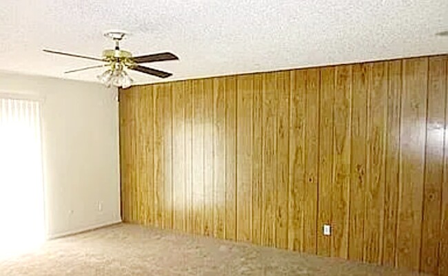 Foto del edificio - 1018 Pleasant Valley Ln