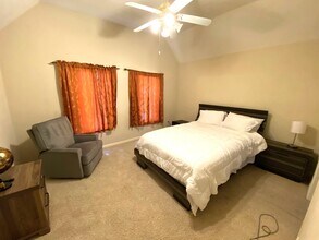 Building Photo - 3806 Shady Harbor Dr