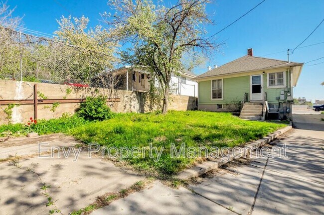 Building Photo - 430 E 20th St