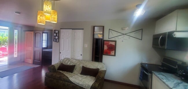 Building Photo - 809 4th Ave N