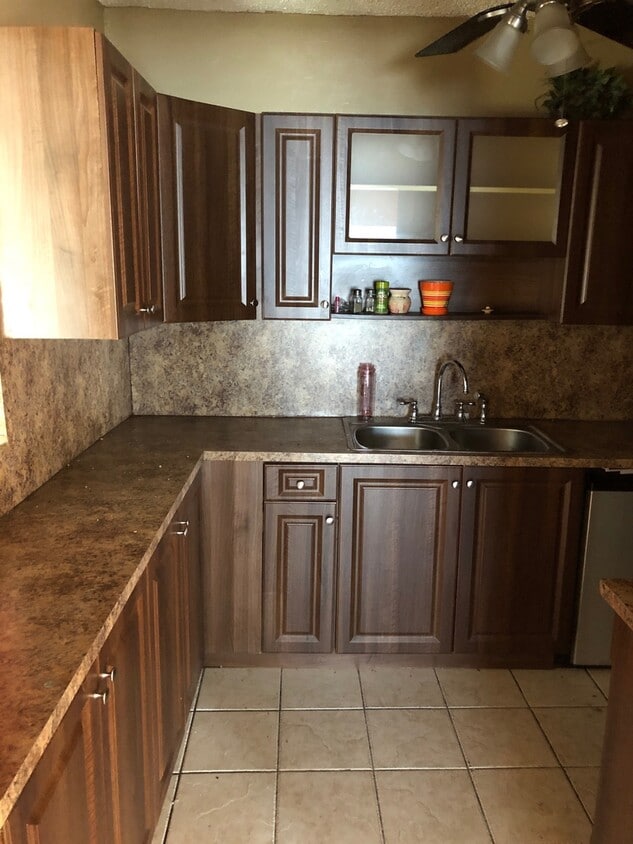 Large 3-1/2 house - Large 3-1/2 house