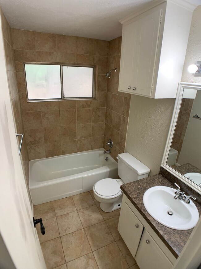 Building Photo - NRP - Pittsburg 3b 2bth $1,300/mo.