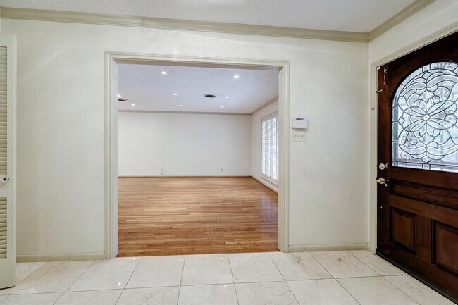 Building Photo - 7501 Briar Rose Dr
