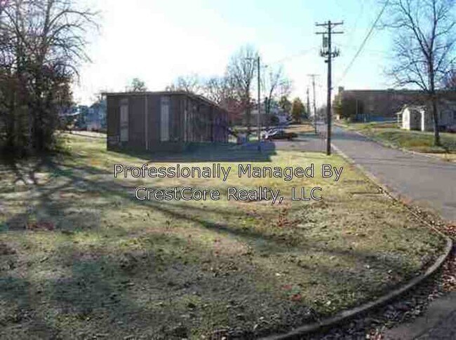 Building Photo - 1002 Hillcrest Ave