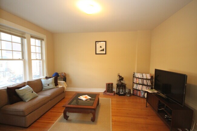 Building Photo - 1336 W Belmont Ave