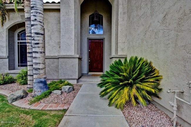 Foto del edificio - COMING SOON!! 5 bed 3 bath, 3000 + SFT with pool in Carino Estates, Chandler