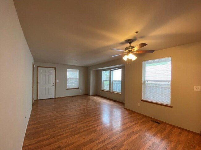 Foto del edificio - 2367 McDonald Ave