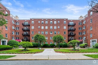 Building Photo - 2330 Linwood Ave