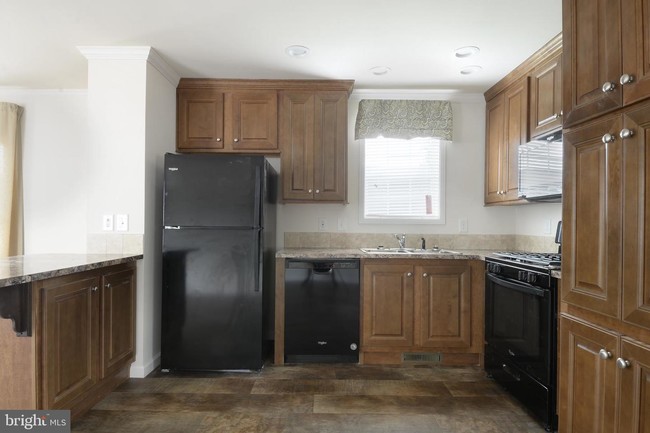 Building Photo - 35 Riverview Dr