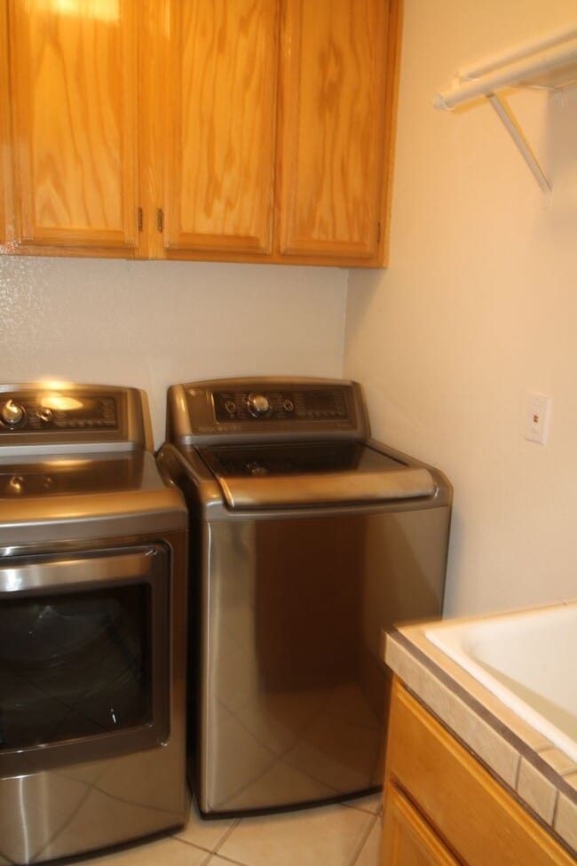 Building Photo - CHARMING 3BD/2.5BA HOME IN PECCOLE RANCH! ...