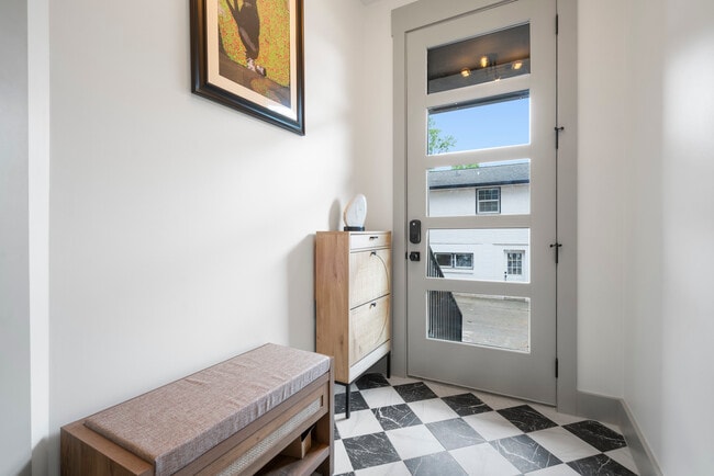 Foto del edificio - 530 Continental Dr