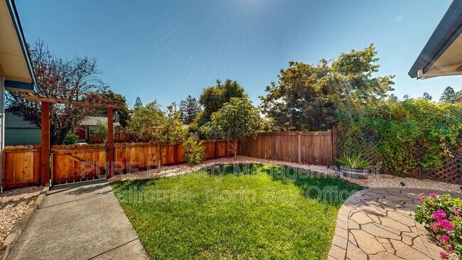Building Photo - 3335 Warbler Pl