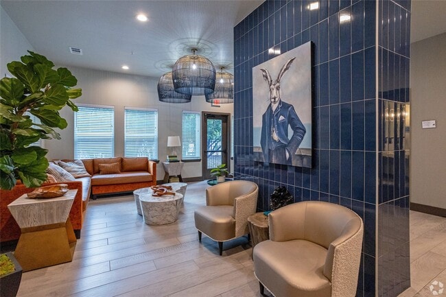 Building Photo - 3300 Oak Creek Dr