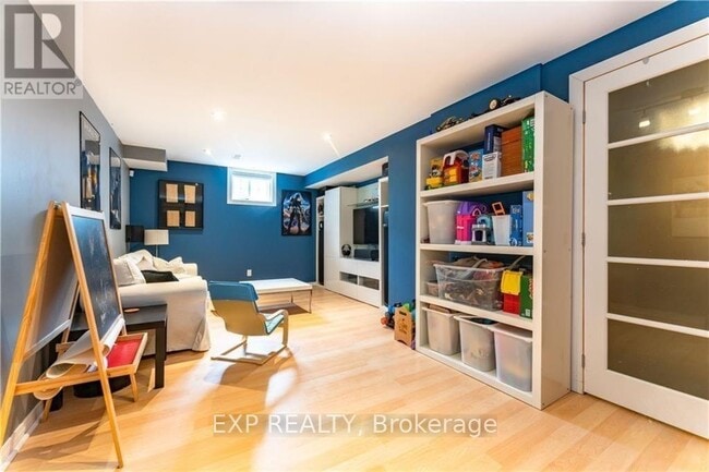 Building Photo - 438 Ashbourne Crescent