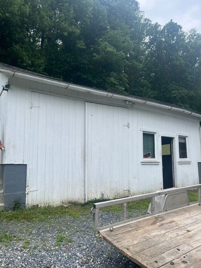 Building Photo - 702 Wyomissing Rd