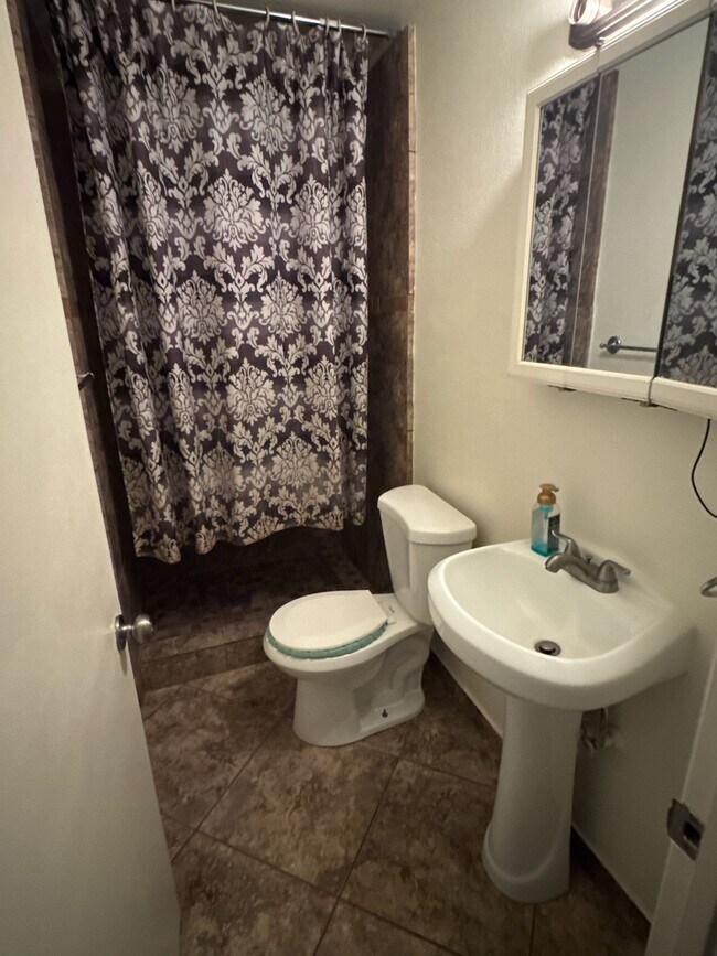 Foto del edificio - 1347 E 23rd Pl