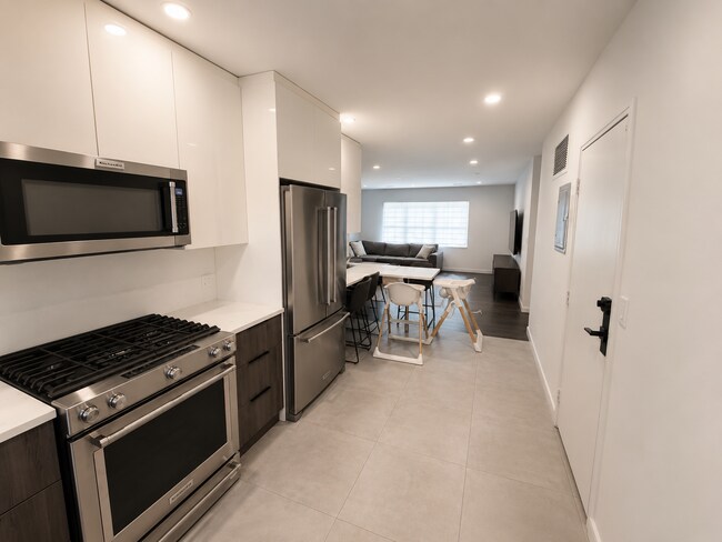 Foto del edificio - 104 Lake Shore Rd