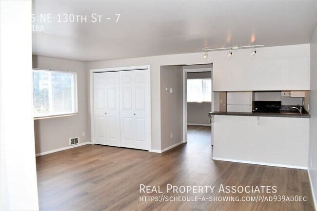 Building Photo - 3035 NE 130th St