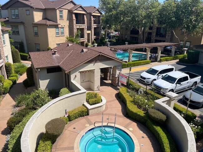 Foto del edificio - 6551 Hearthstone Cir