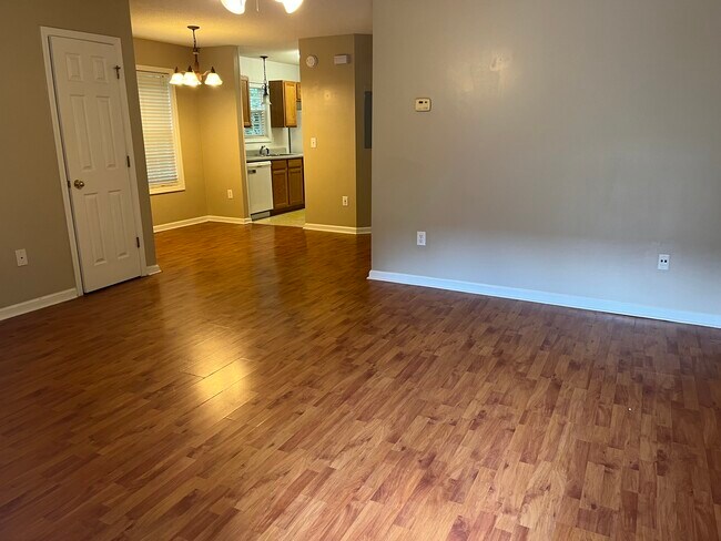 Foto del edificio - 1305 Cedar Shoals Dr