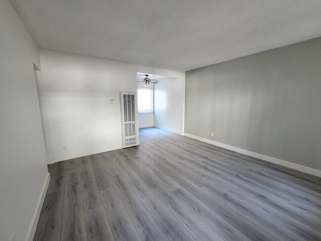 Building Photo - The Palms