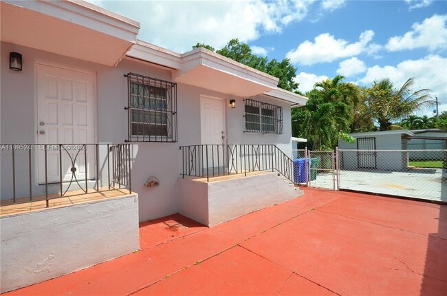 Foto del edificio - 2430 SW 16th St