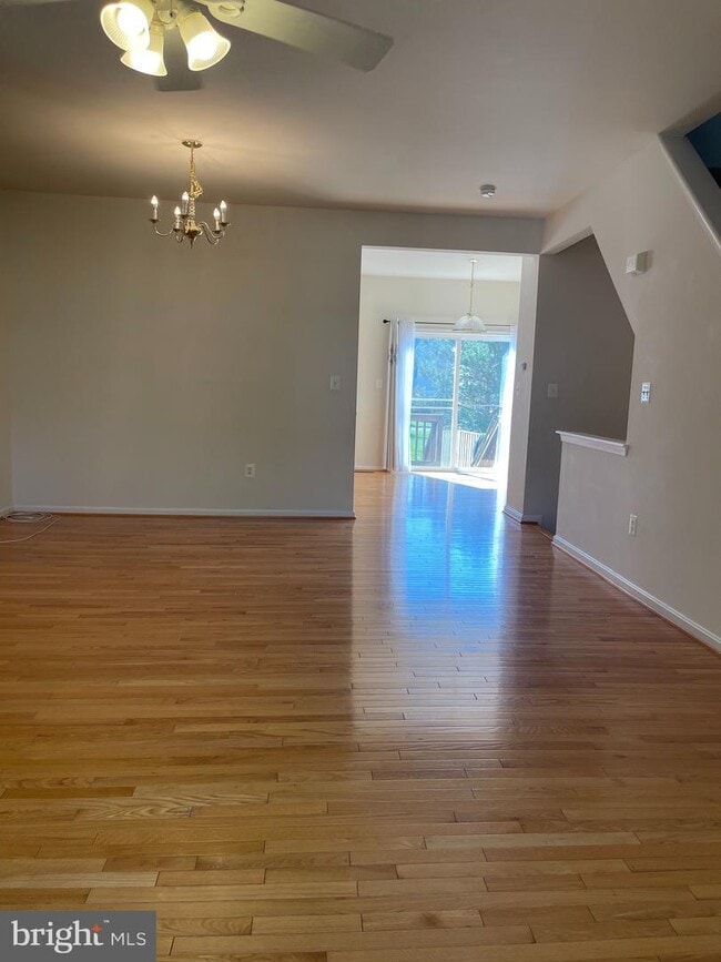 Building Photo - 2229 Forsythia Dr