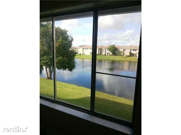 Foto del edificio - 9951 Twin Lakes Dr