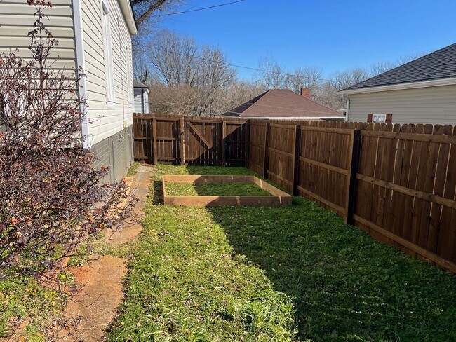 Building Photo - 15 1st St