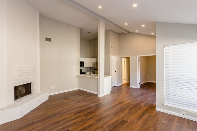 Foto del edificio - 5115 Beaver Hollow Dr