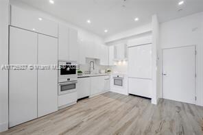 Primary Photo - 2301 Collins Ave