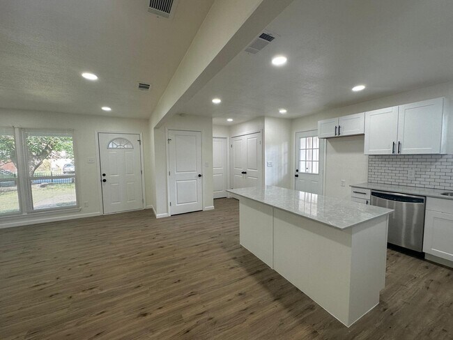 Building Photo - 9920 San Lea Dr