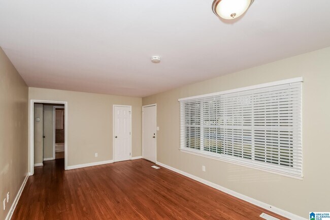Building Photo - 113 16th Ct Cir NE
