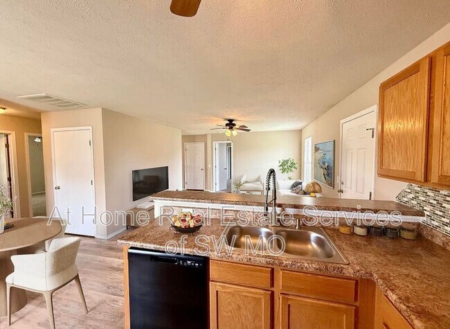 Foto del edificio - 5610 W Sugar Pine Dr