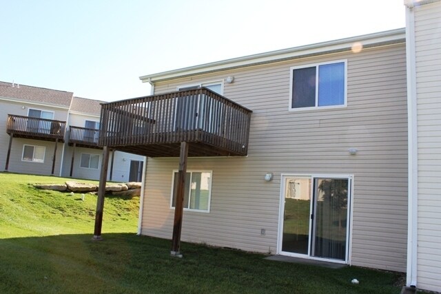 Building Photo - West Side Townhome!