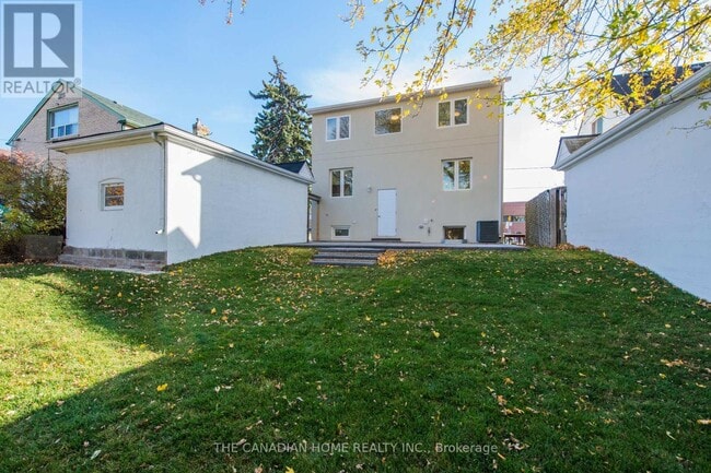 Building Photo - 8 Clearview Heights