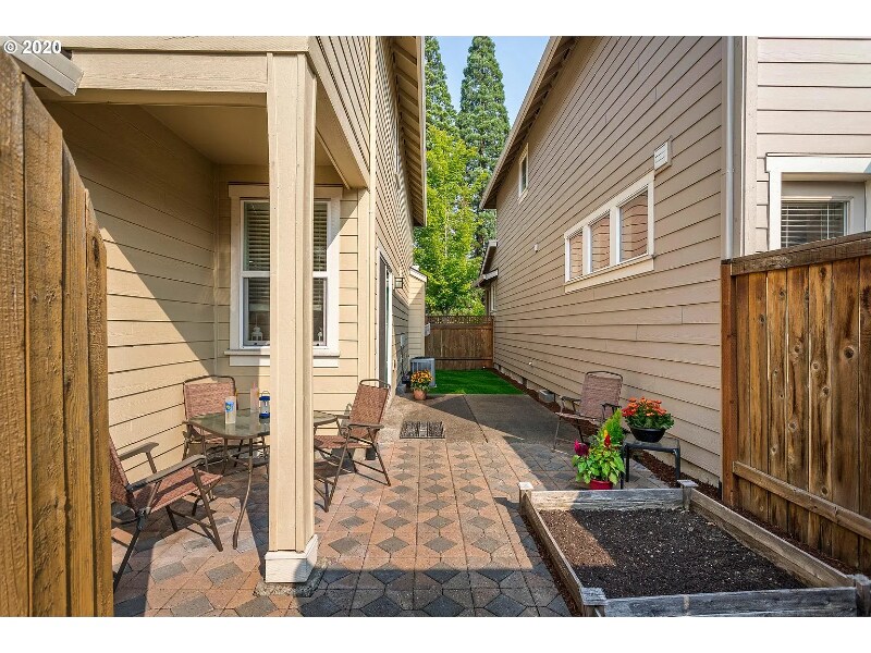 Foto del edificio - 10528 NE Gateway St