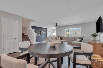 Building Photo - 315 Dogwood Cir