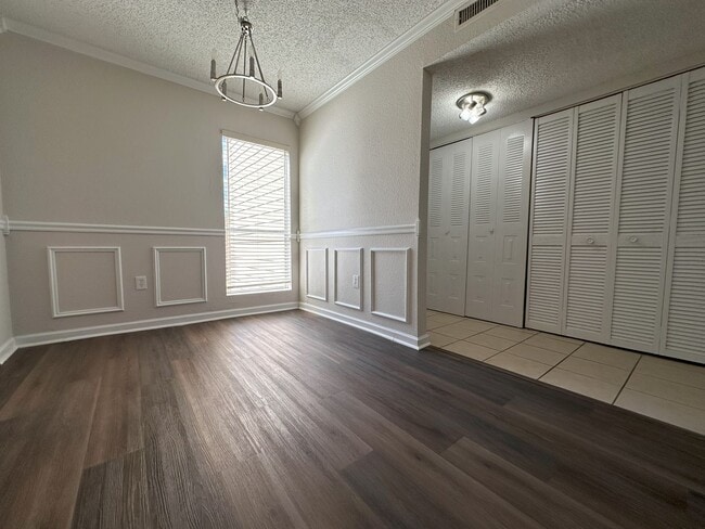 Building Photo - Beautiful 2 bedroom available NOW!