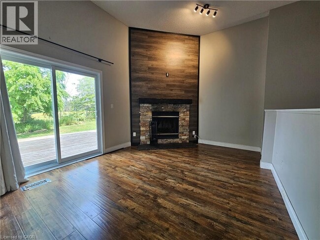 Building Photo - 589 Beechwood Dr