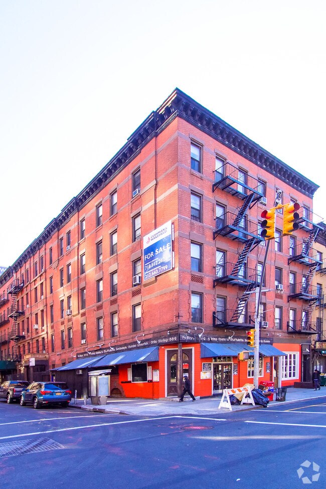 Foto del edificio - 696 Ninth Ave
