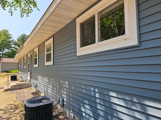 Building Photo - 1507 Delonay Ave