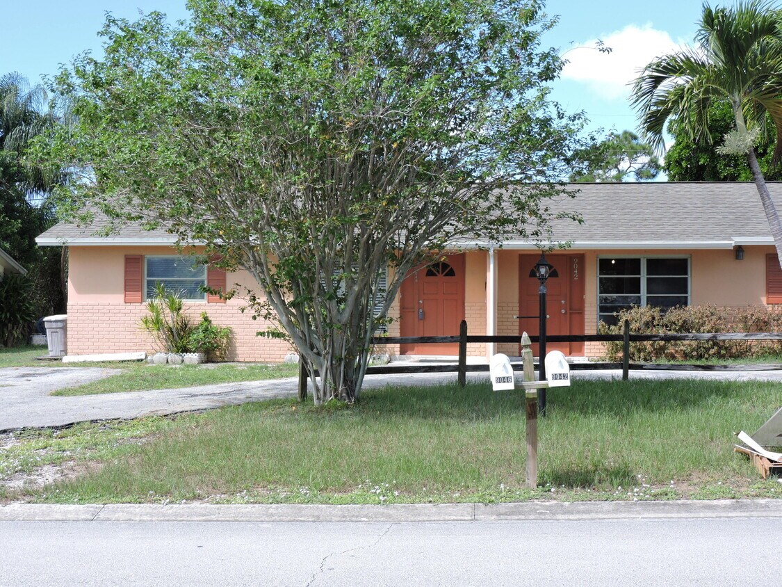 Foto principal - 9046 SE Parkway Dr