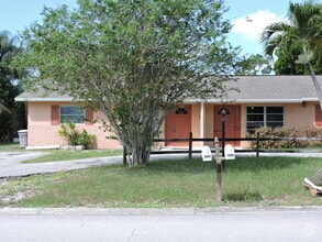 Building Photo - 9046 SE Parkway Dr