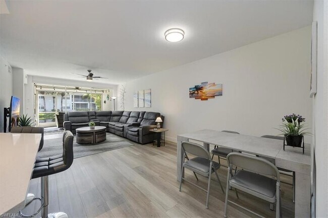 Foto del edificio - 6914 Satinleaf Rd N